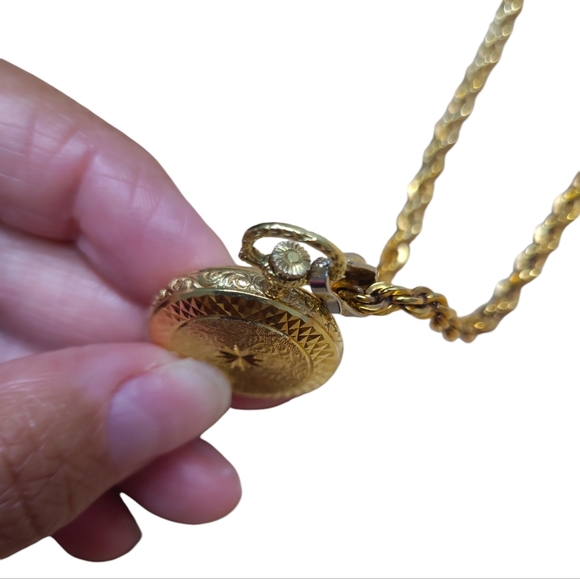 VINTAGE CARAVELLE WATCH PENDANT NECKLACE SWISS GOLD TONE 14.5IN WOMENS - Picture 5 of 10